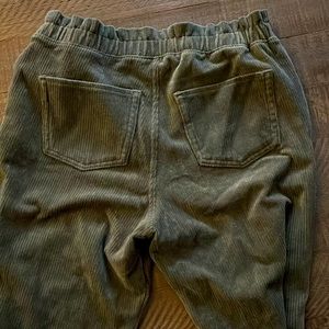 Girl’s Abercrombie Kids High Rise Paper-bag Waist Corduroy pants. NWT